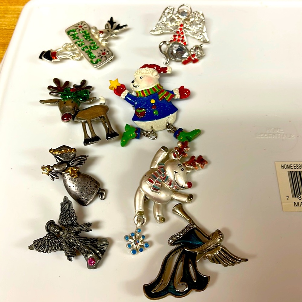 Christmas Pins  12 Total